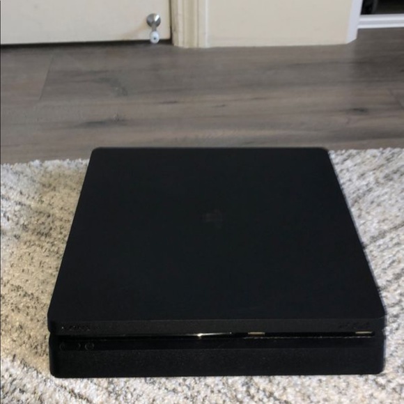 Ps4 Pro. - Picture 5 of 5